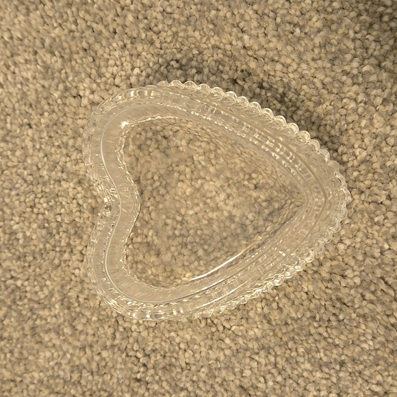 Clear Heart-Shaped Glass Dish - Picture 2 of 4